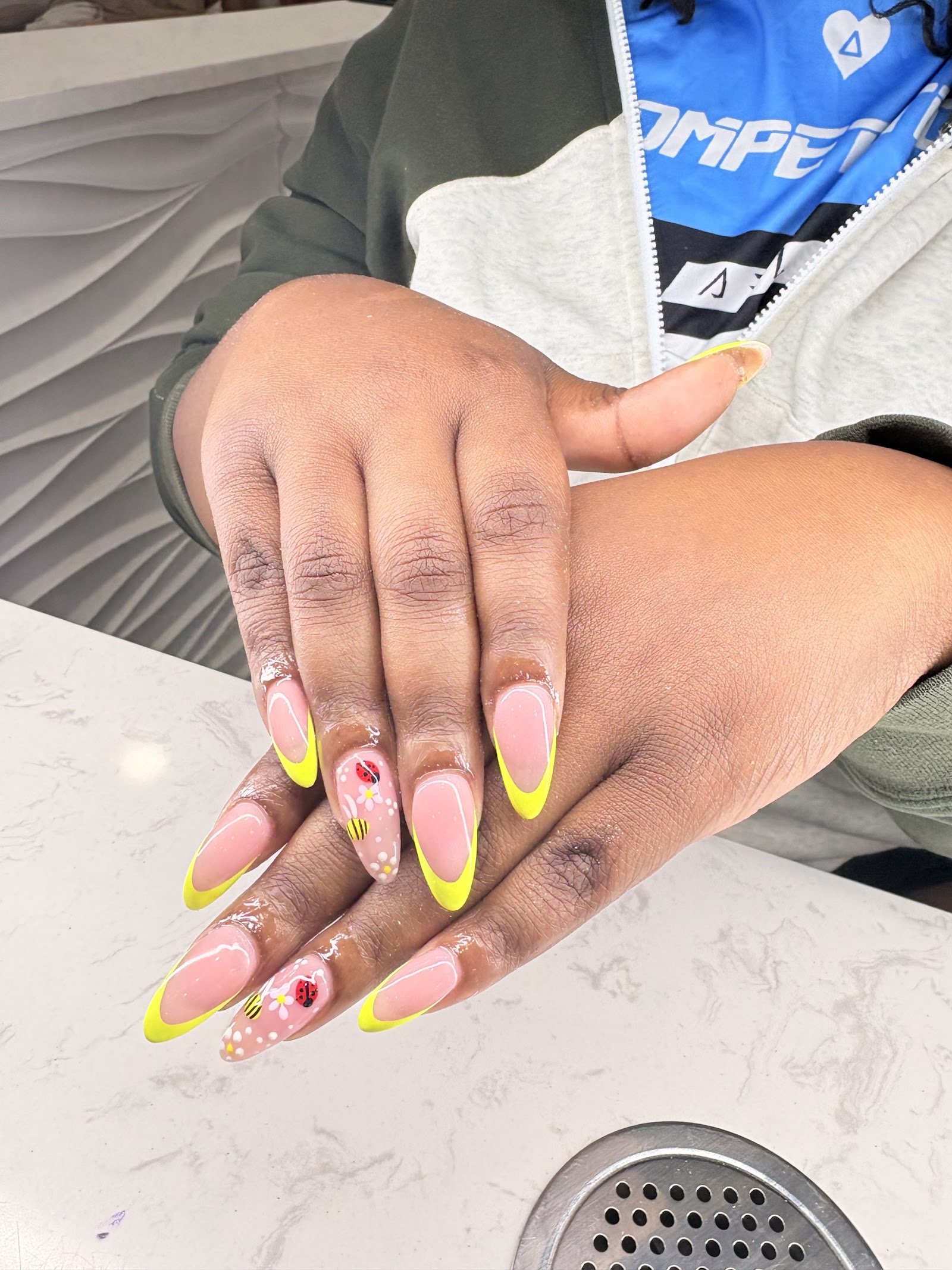 ZONE NAIL BAR logo